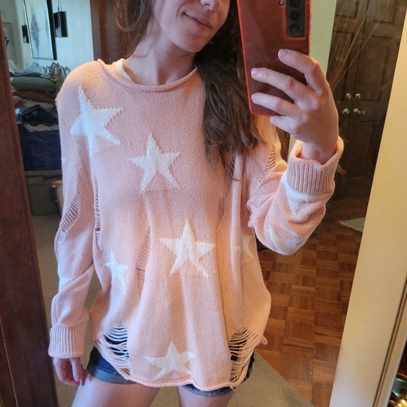 Forever 21 | Distressed Star Sweater - Picture 4 of 7